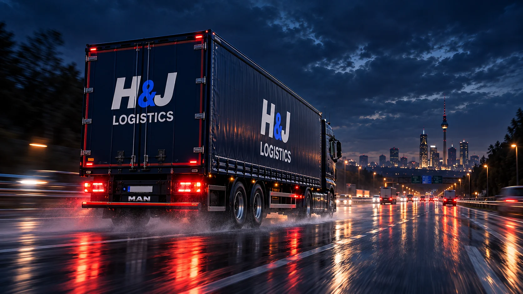 Lkw auf einer Fernstraße bei Sonnenuntergang
